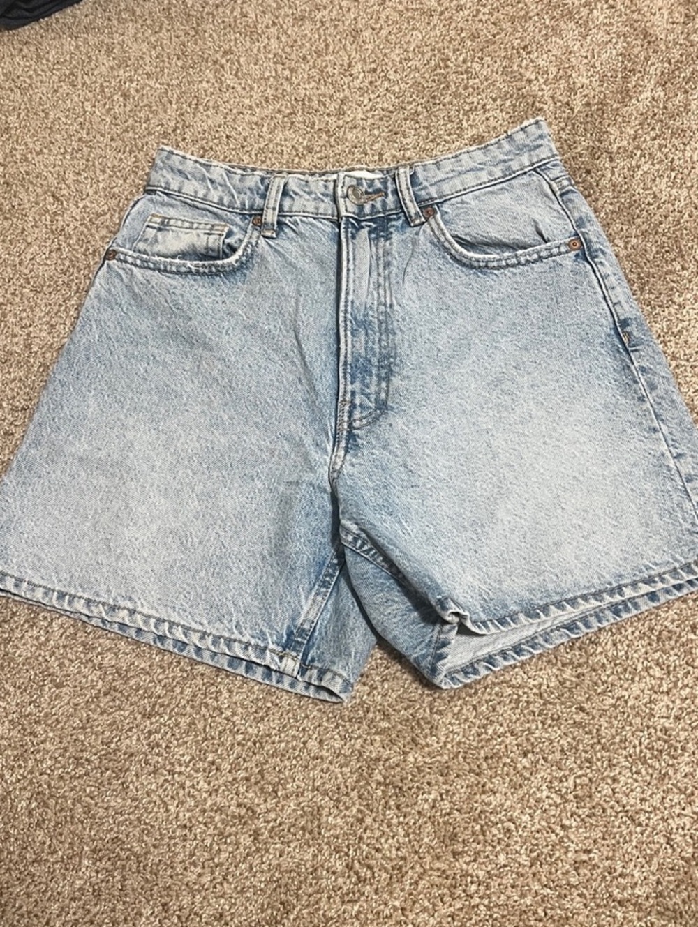 Zara High-Waisted Denim Shorts Denim Jean Shorts in Blue Like New